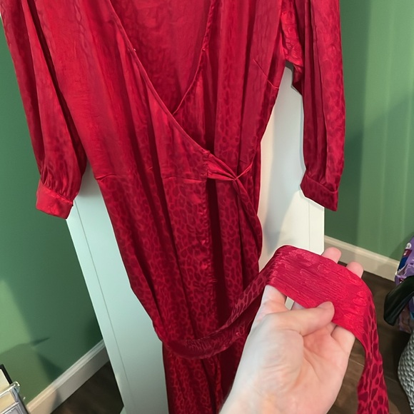 Michael Kors Red Metallic Wrap Subtle Leopard Print - Picture 4 of 6